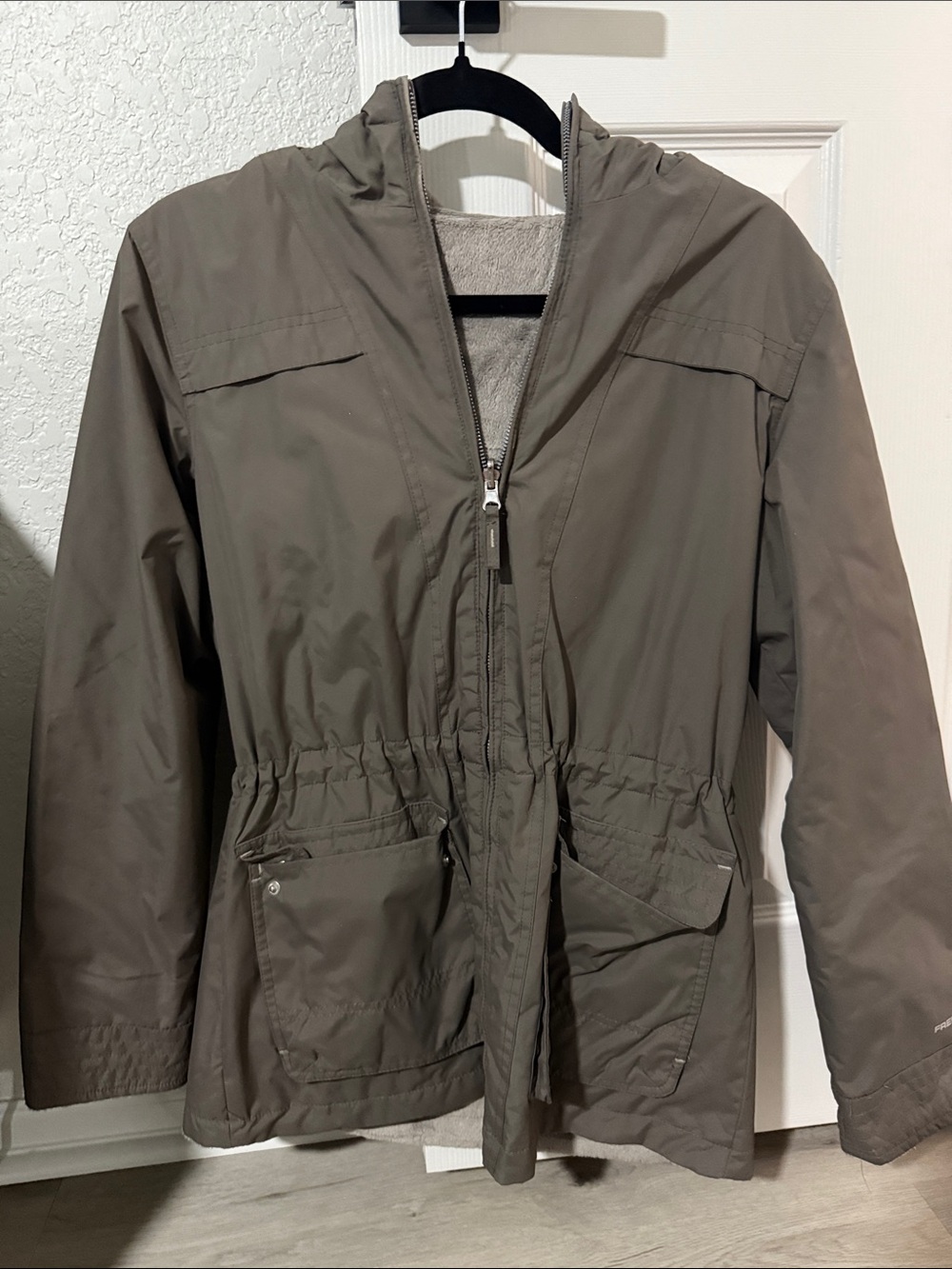 Reversible Synched Waist Rain Jacket in Olive